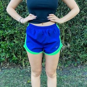 Nike shorts S